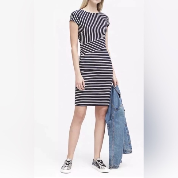 Banana Republic Dresses & Skirts - Banana Republic Sheath Dress Sz 00P Navy Blue White Striped Cap Sleeve Ponte
